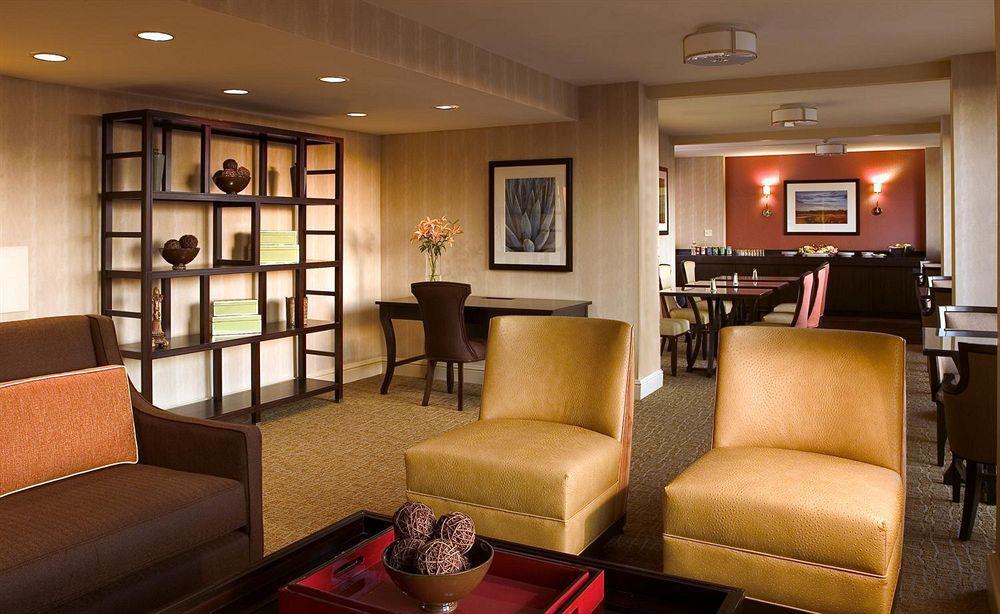 Sheraton Suites Market Center Dallas Restoran gambar